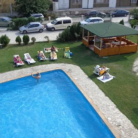 Prázdninový areál Apartments And Guest Rooms 