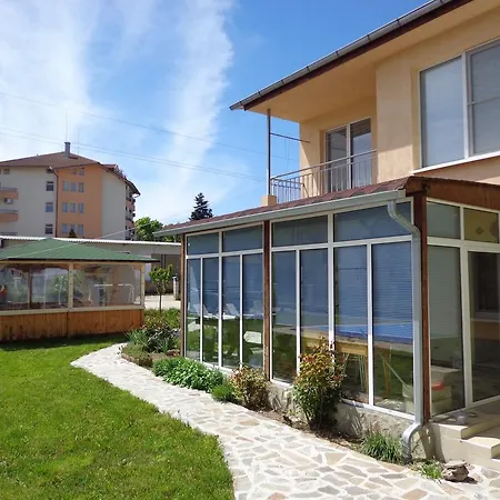 Apartments And Guest Rooms 