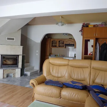 Apartments And Guest Rooms 