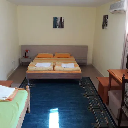 Prázdninový areál Apartments And Guest Rooms 