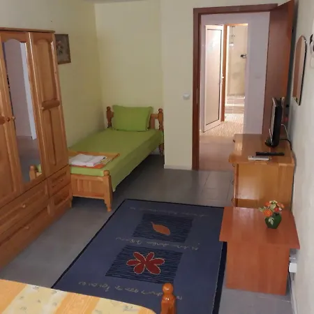 Apartments And Guest Rooms 