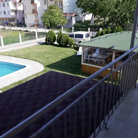 Apartments And Guest Rooms 