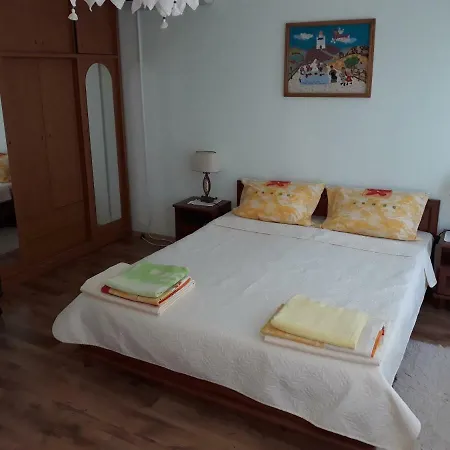 Apartments And Guest Rooms 