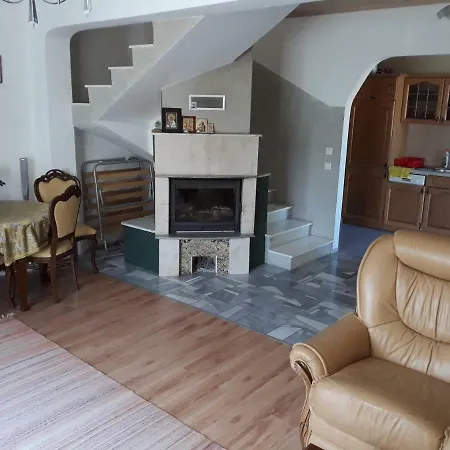 Apartments And Guest Rooms 