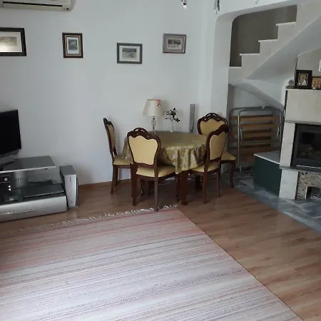 Apartments And Guest Rooms 