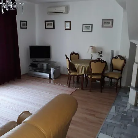 Apartments And Guest Rooms 