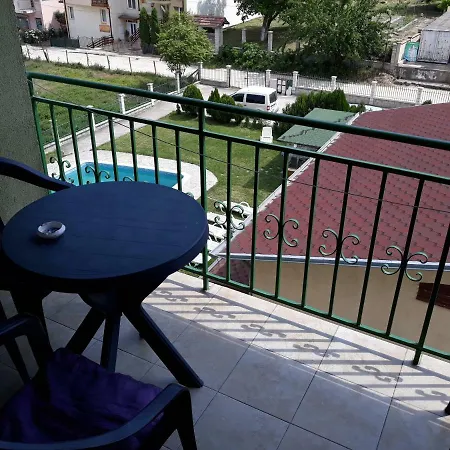 Apartments And Guest Rooms 