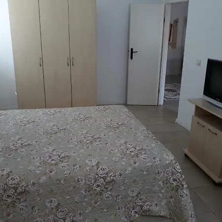 Apartments And Guest Rooms 