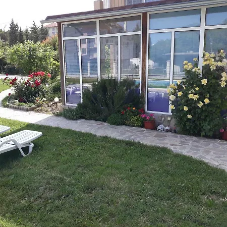 Apartments And Guest Rooms 