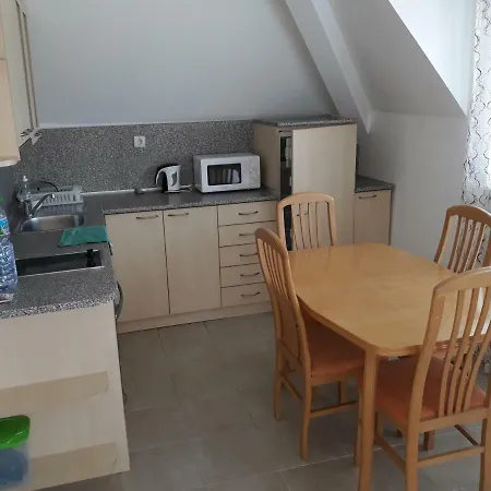 Apartments And Guest Rooms 