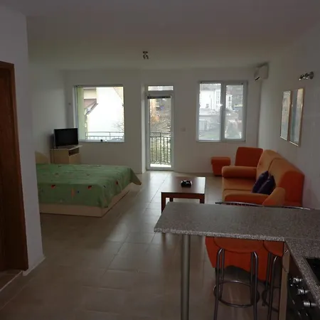 Apartments And Guest Rooms 
