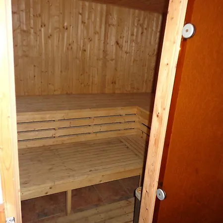 Apartments And Guest Rooms 