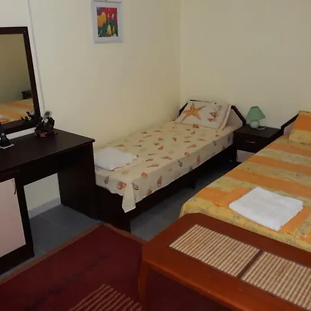 Apartments And Guest Rooms 