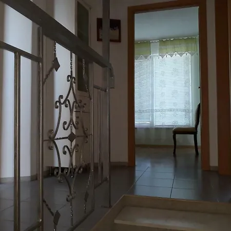 Apartments And Guest Rooms 