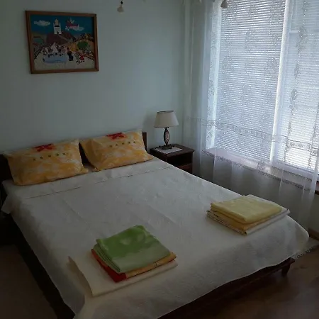 Apartments And Guest Rooms 