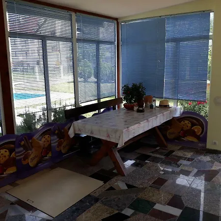 Apartments And Guest Rooms 