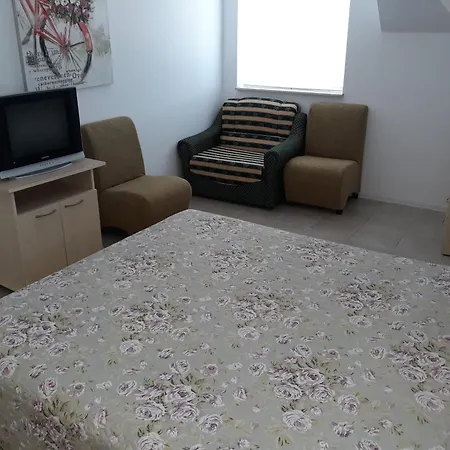 Apartments And Guest Rooms 