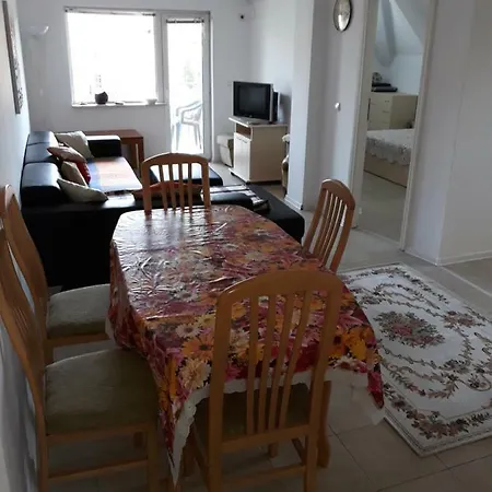 Apartments And Guest Rooms 