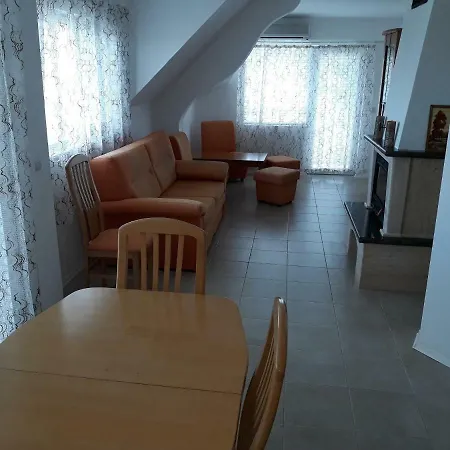 Apartments And Guest Rooms 