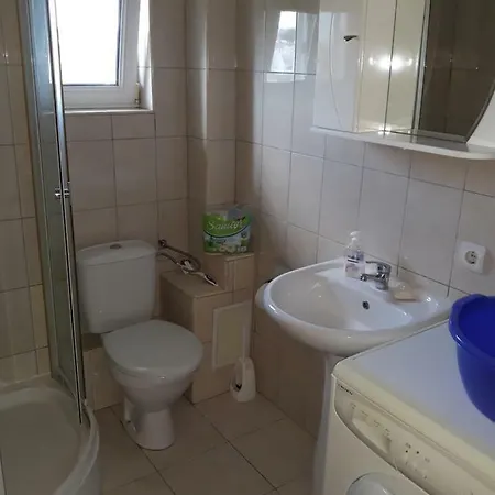 Apartments And Guest Rooms 