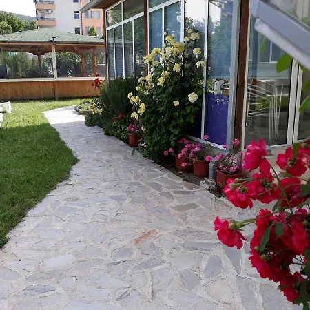 Apartments And Guest Rooms 