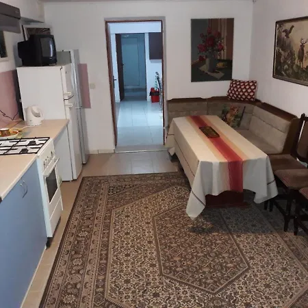 Apartments And Guest Rooms 